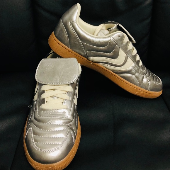 NWT❗️Madden NYC Madrid women's metallic silver sneakers sizes 7, 8 - Picture 1 of 8